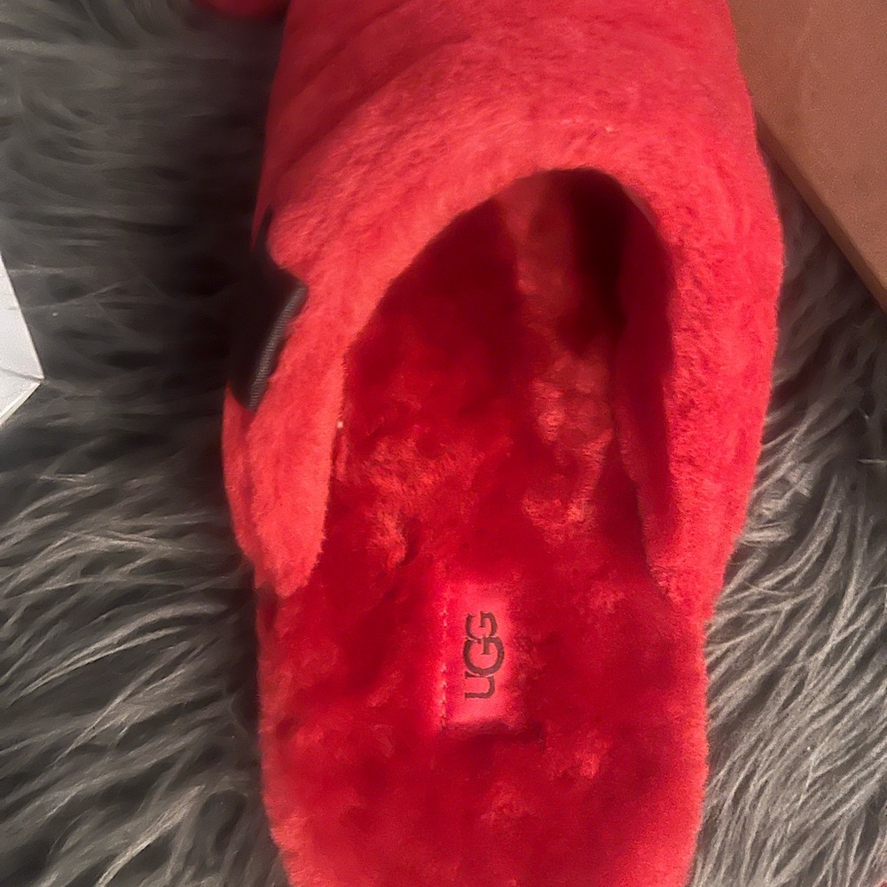 UGG Red Men’s Fluff You slippers . Comfy , warm and stylish . - Picture 7 of 10